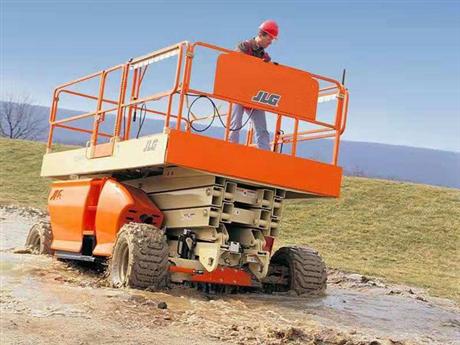 自行越野剪叉车