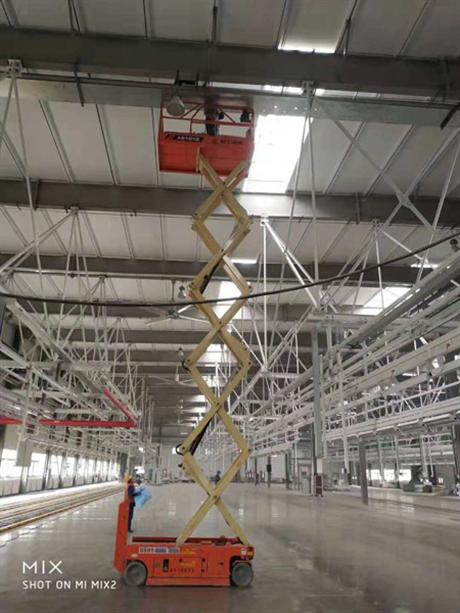 自行剪叉式升降平台2