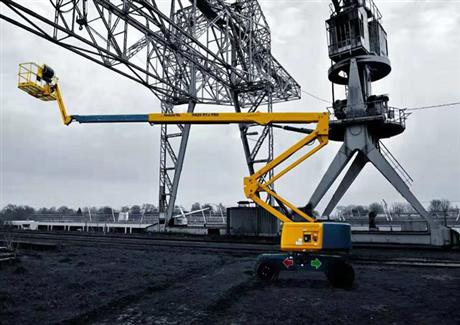 自行臂式高空车2